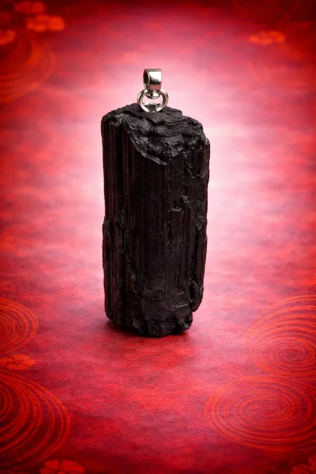 Colgante de turmalina negra en baño de plata