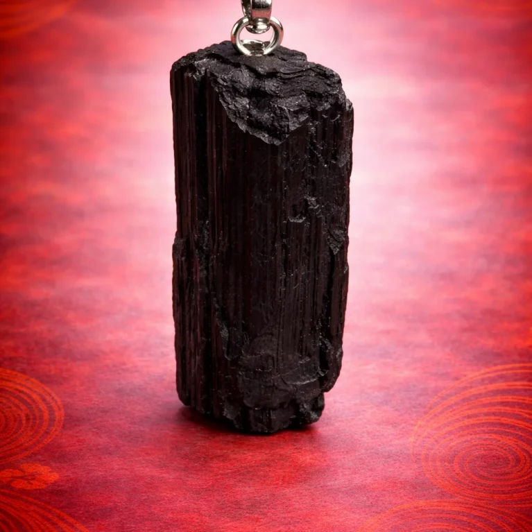 Colgante de turmalina negra en baño de plata