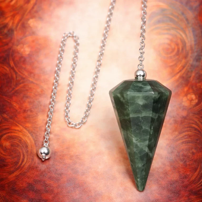 Péndulo facetado de jade verde